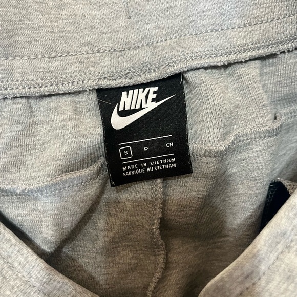 Nike tech size small - Picture 3 of 3